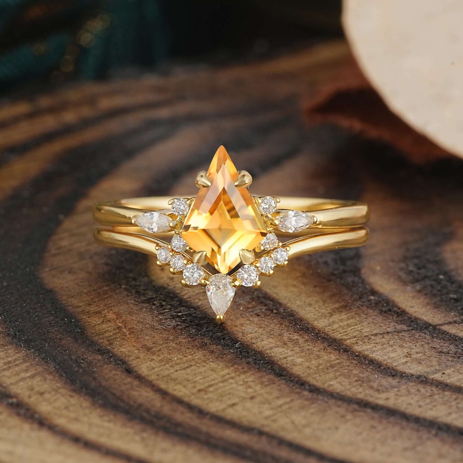 Classic Retro Luxury 4-Prong Kite-Cut Citrine Bridal Ring Set