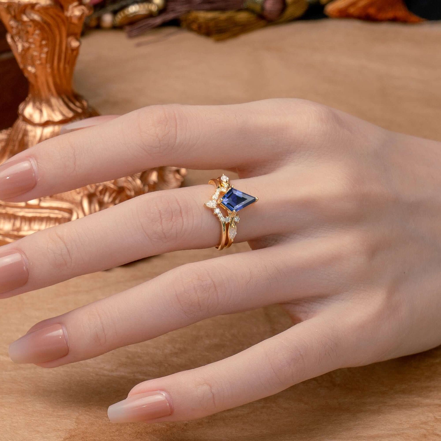 Classic Retro Luxury 4-Prong Kite-Cut Natural Tanzanite Bridal Ring Set