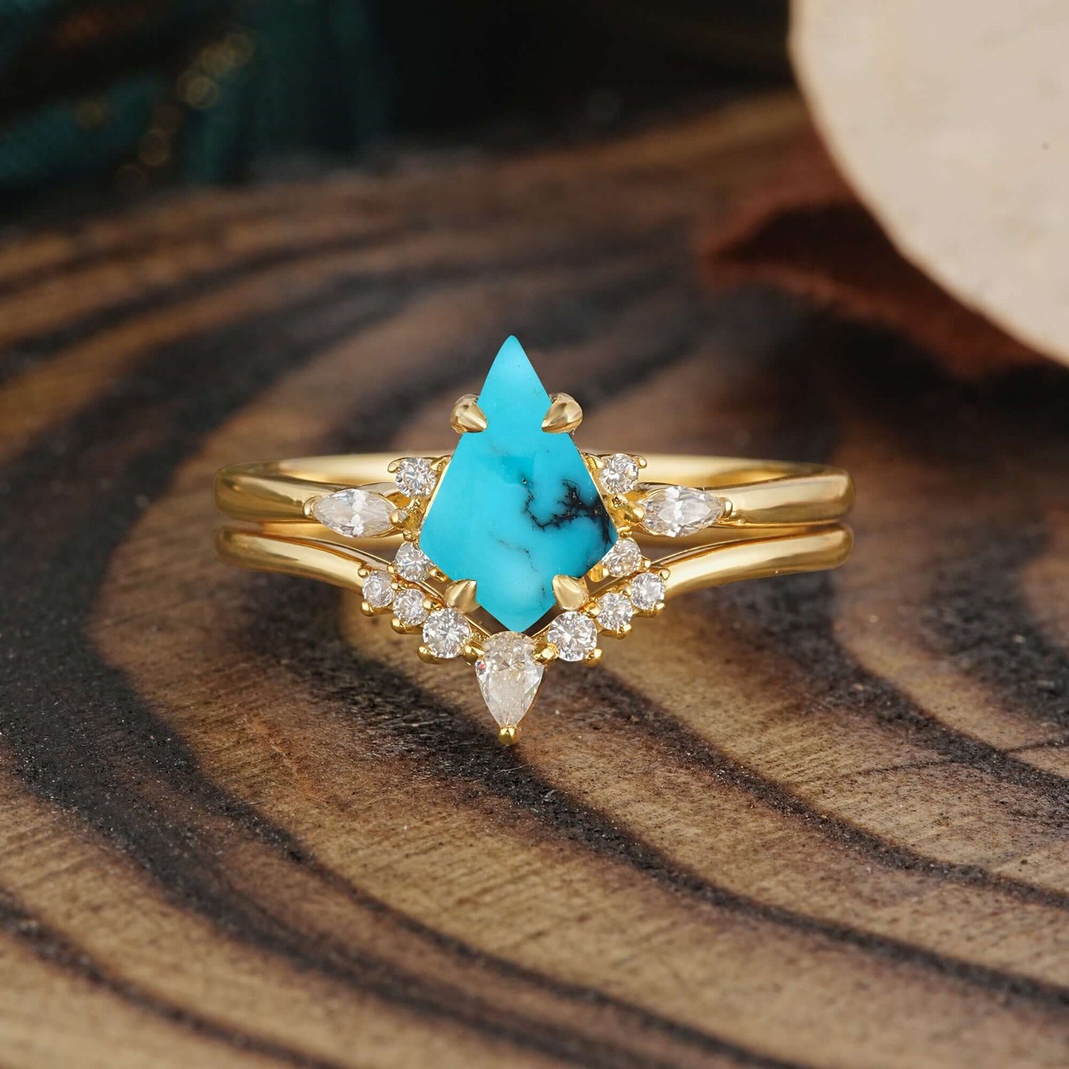 Classic Retro Luxury 4-Prong Kite-Cut Turquoise Bridal Ring Set