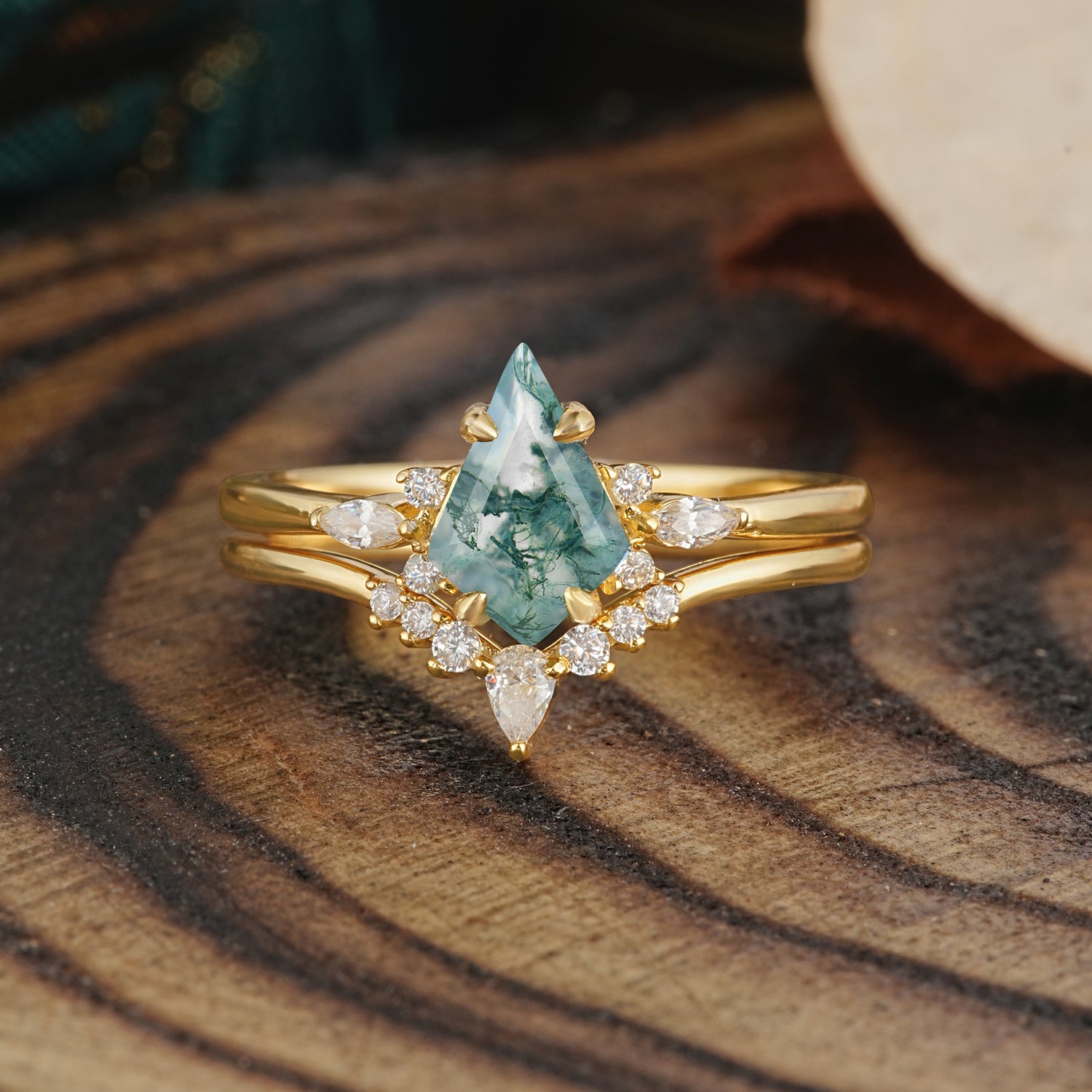 Classic Retro Luxury 4-Prong Kite-Cut Natural Moss Agate Bridal Ring Set