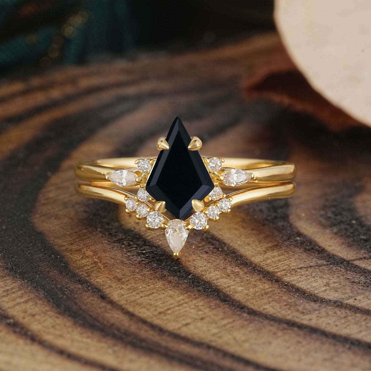 Classic Retro Luxury 4-Prong Kite-Cut Natural Black Onyx Bridal Ring Set