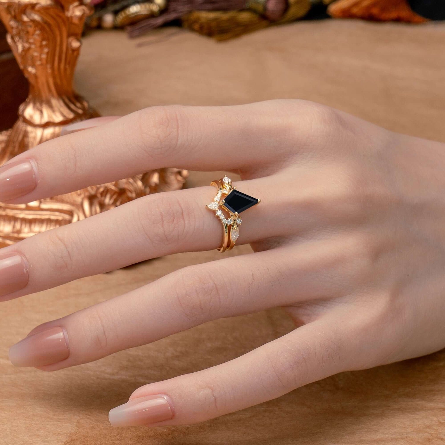 Classic Retro Luxury 4-Prong Kite-Cut Natural Black Onyx Bridal Ring Set