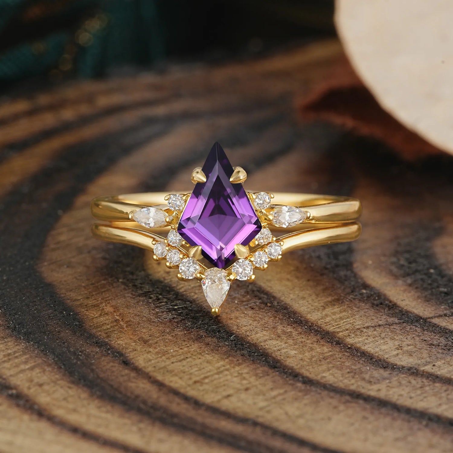Classic Retro Luxury 4-Prong Kite-Cut Natural Amethyst Bridal Ring Set