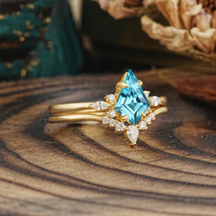 Classic Retro Luxury 4-Prong Kite-Cut Aquamarine Stackable Ring Set