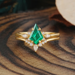 Classic Retro Luxury 4-Prong Kite-Cut Emerald Stackable Ring Set