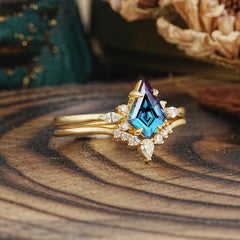 Classic Retro Luxury 4-Prong Kite-Cut Alexandrite Stackable Ring Set