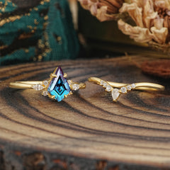 Classic Retro Luxury 4-Prong Kite-Cut Alexandrite Stackable Ring Set