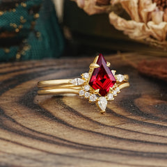 Classic Retro Luxury 4-Prong Kite-Cut Ruby Stackable Ring Set