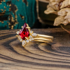 Classic Retro Luxury 4-Prong Kite-Cut Ruby Stackable Ring Set
