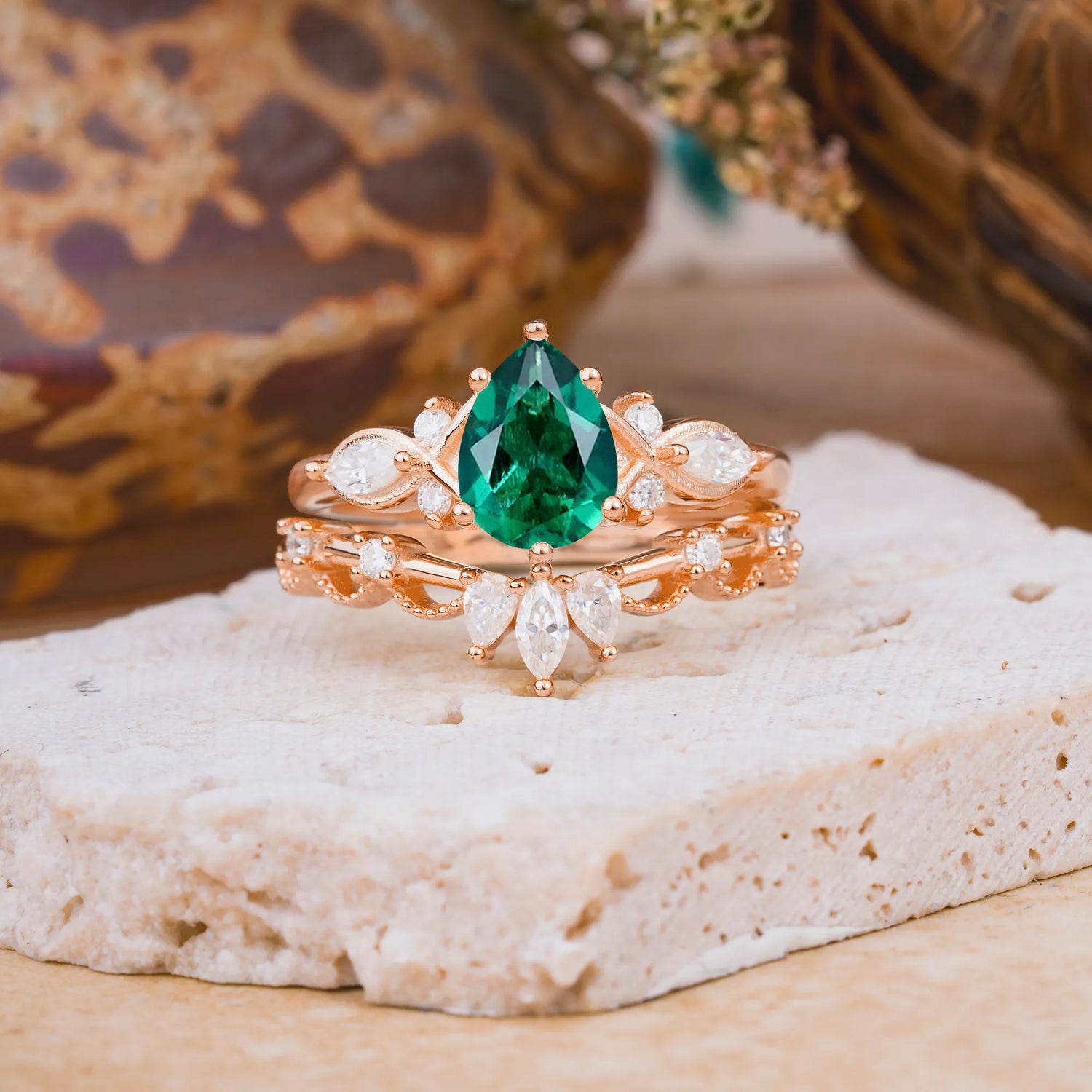 6 Prong Romantic Vine Themed Pear Cut Emerald Bridal Ring Set