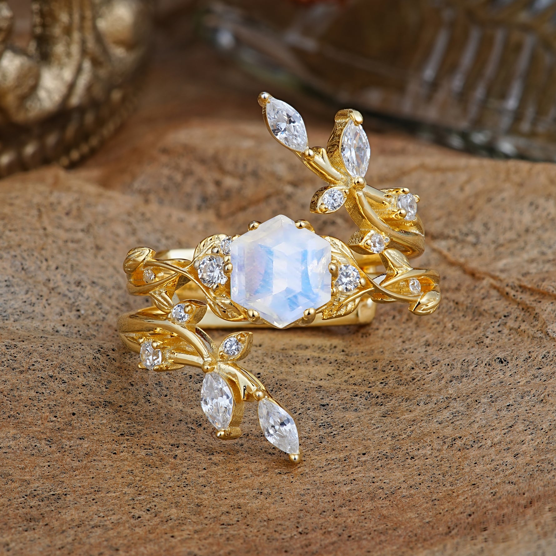 SR17146 Moonstone Ring - Yellow-Gold