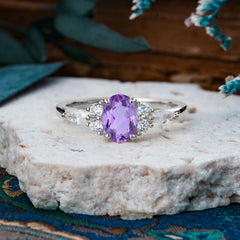 Sophisticated 4-Prong Oval Cut Amethyst Engagement Ring