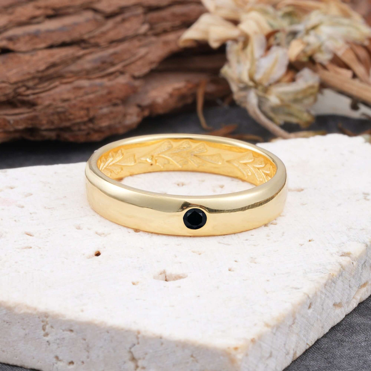 Iuxurious Round Cut Black Onyx Engagement Men's ring