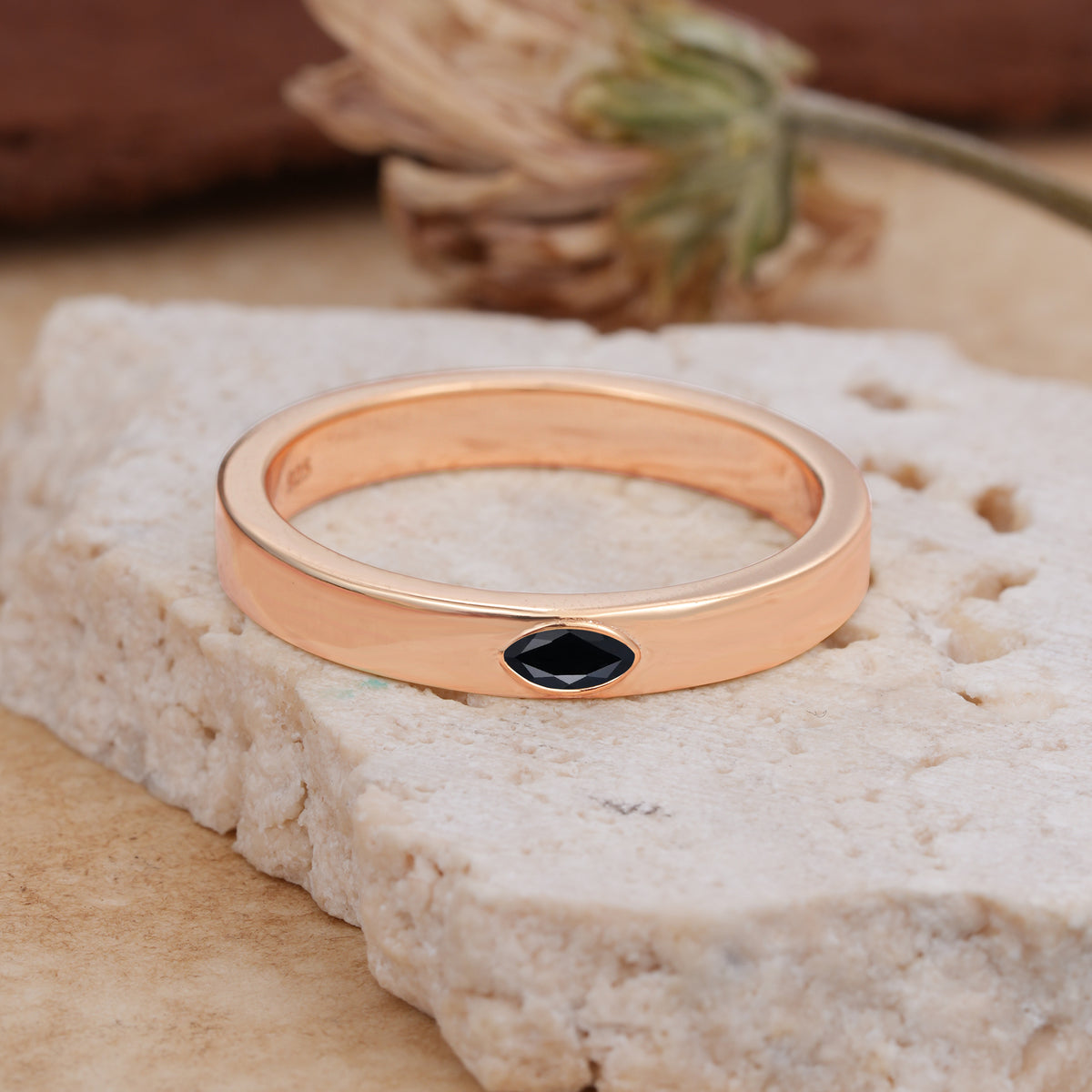 Iuxurious Oval Cut Black Onyx Engagement Men's Ring - Additional view