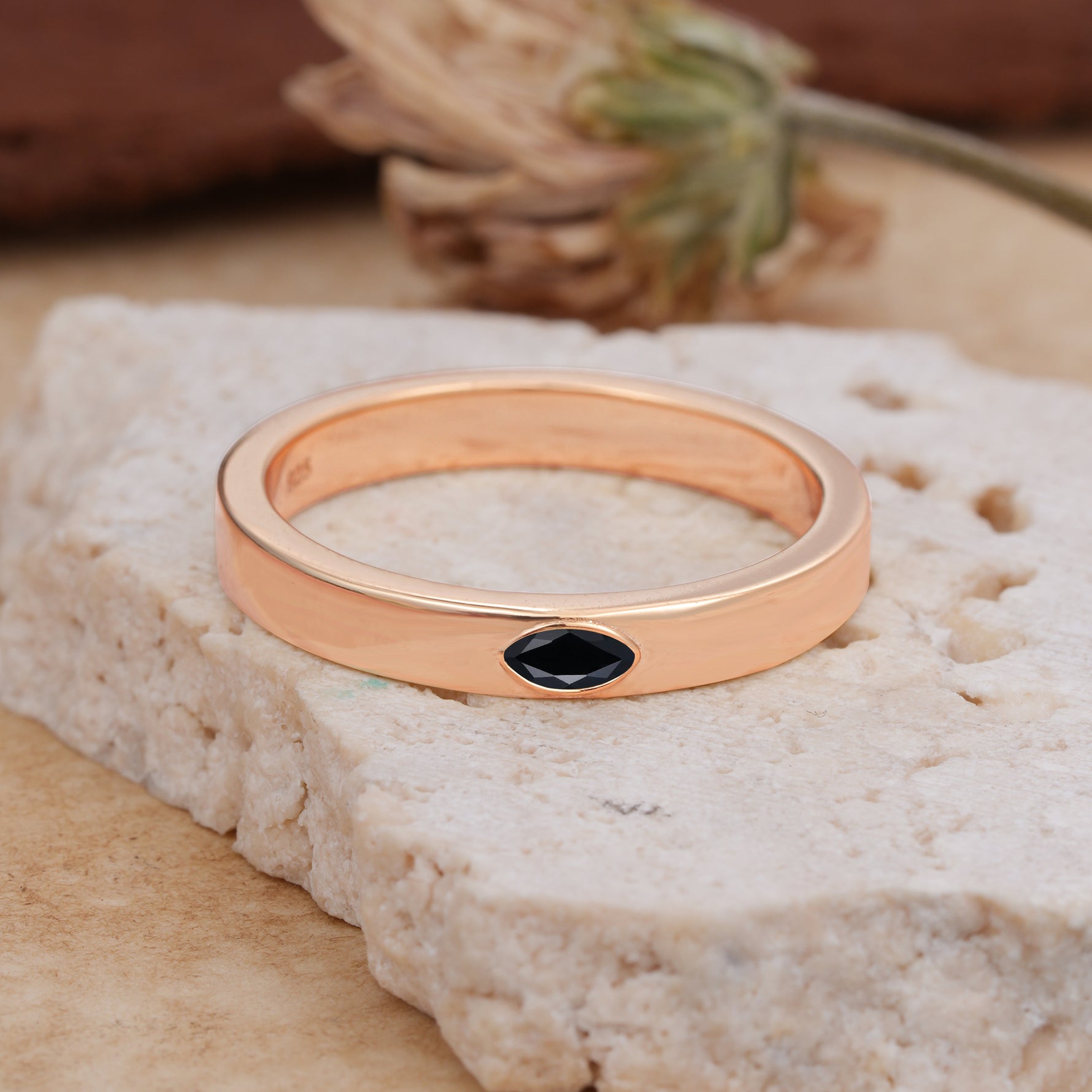 Iuxurious Oval Cut Black Onyx Engagement Men's Ring - Additional view