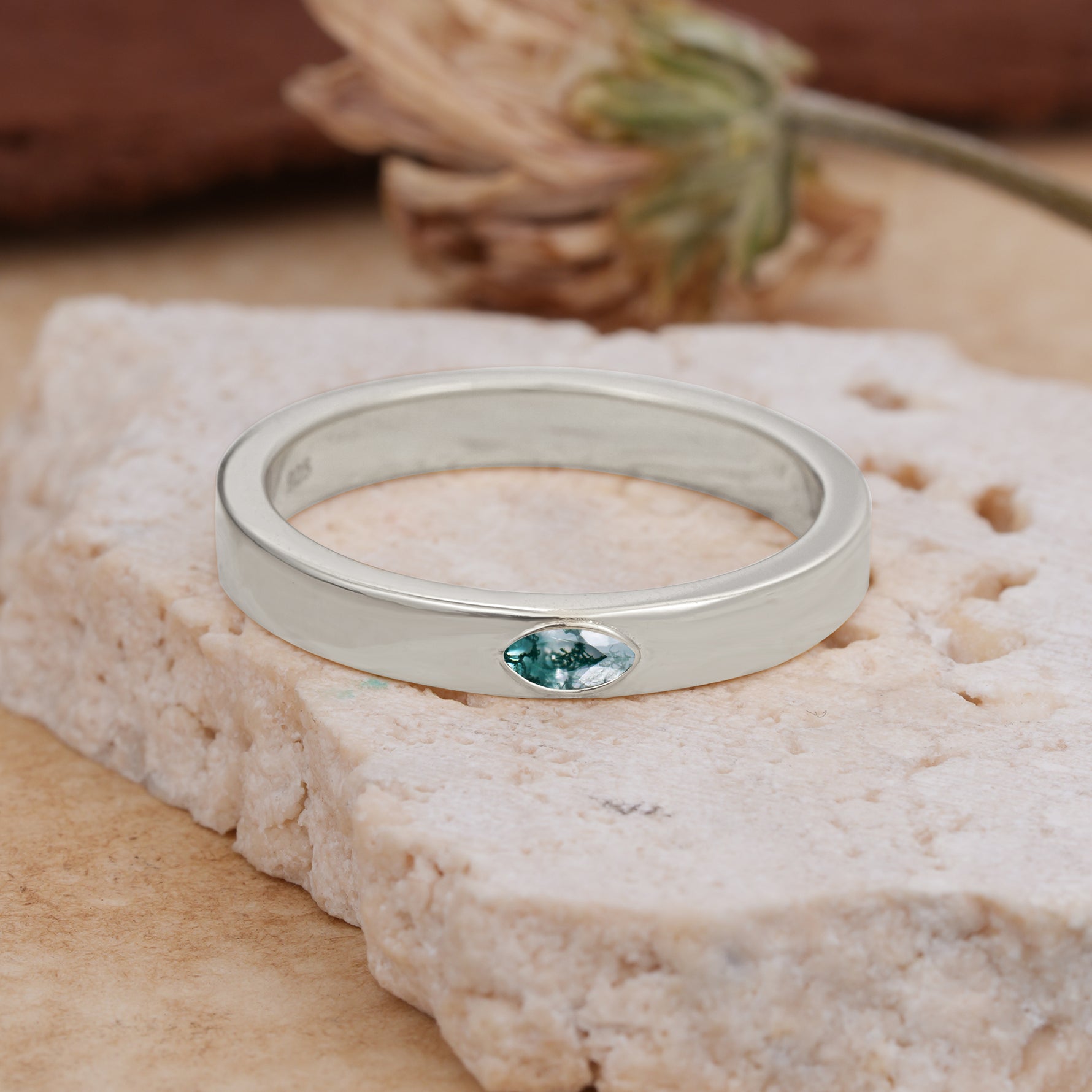 Iuxurious Oval Cut Moss Agate Engagement Men's Ring - Additional view