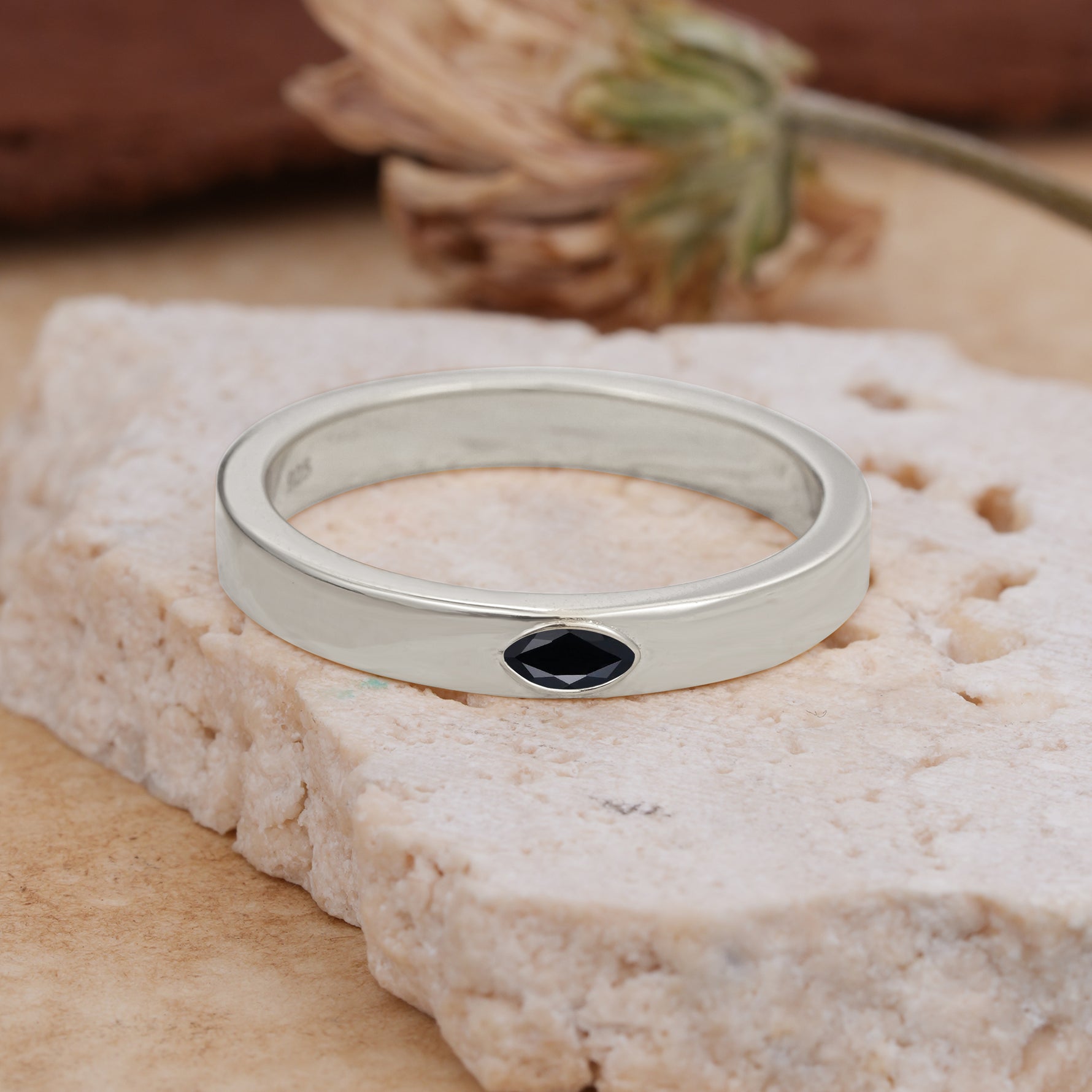 Iuxurious Oval Cut Black Onyx Engagement Men's Ring - Additional view