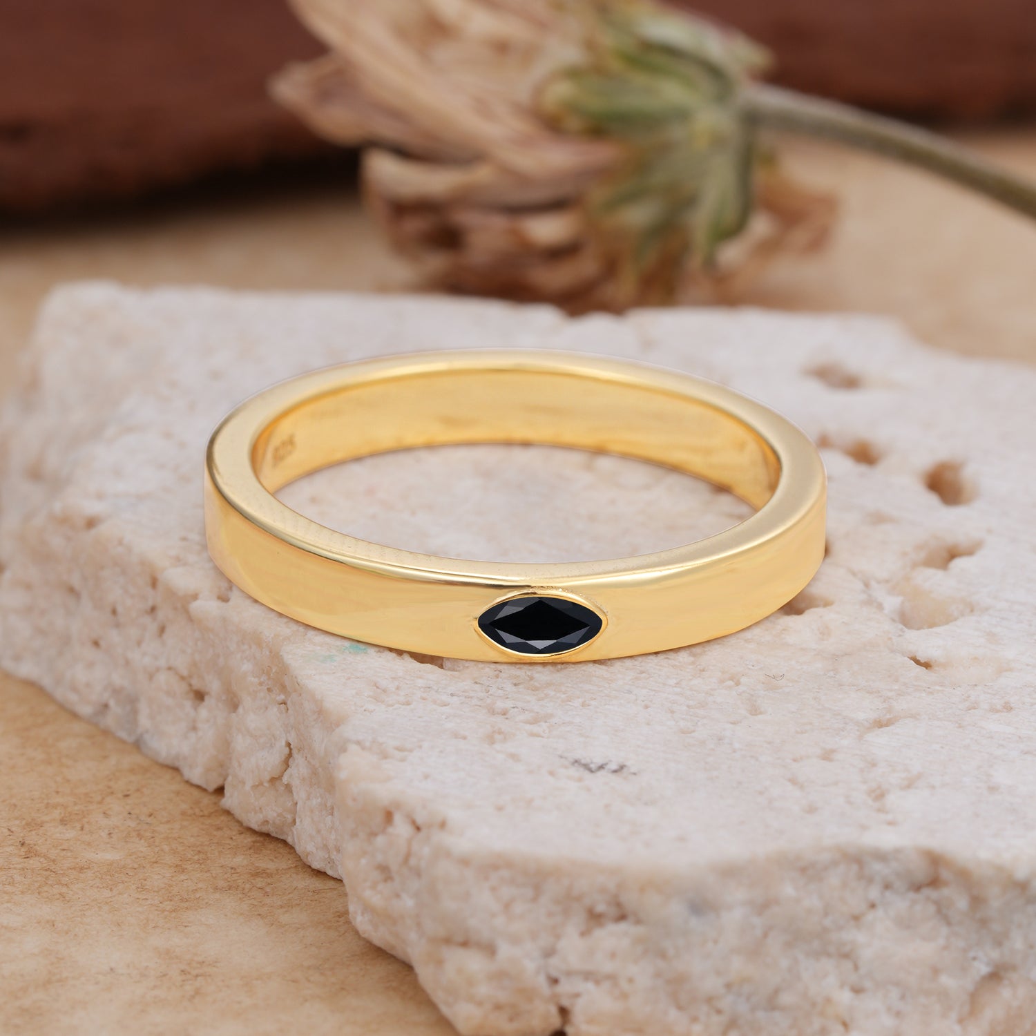 Iuxurious Oval Cut Black Onyx Engagement Men's Ring - Additional view