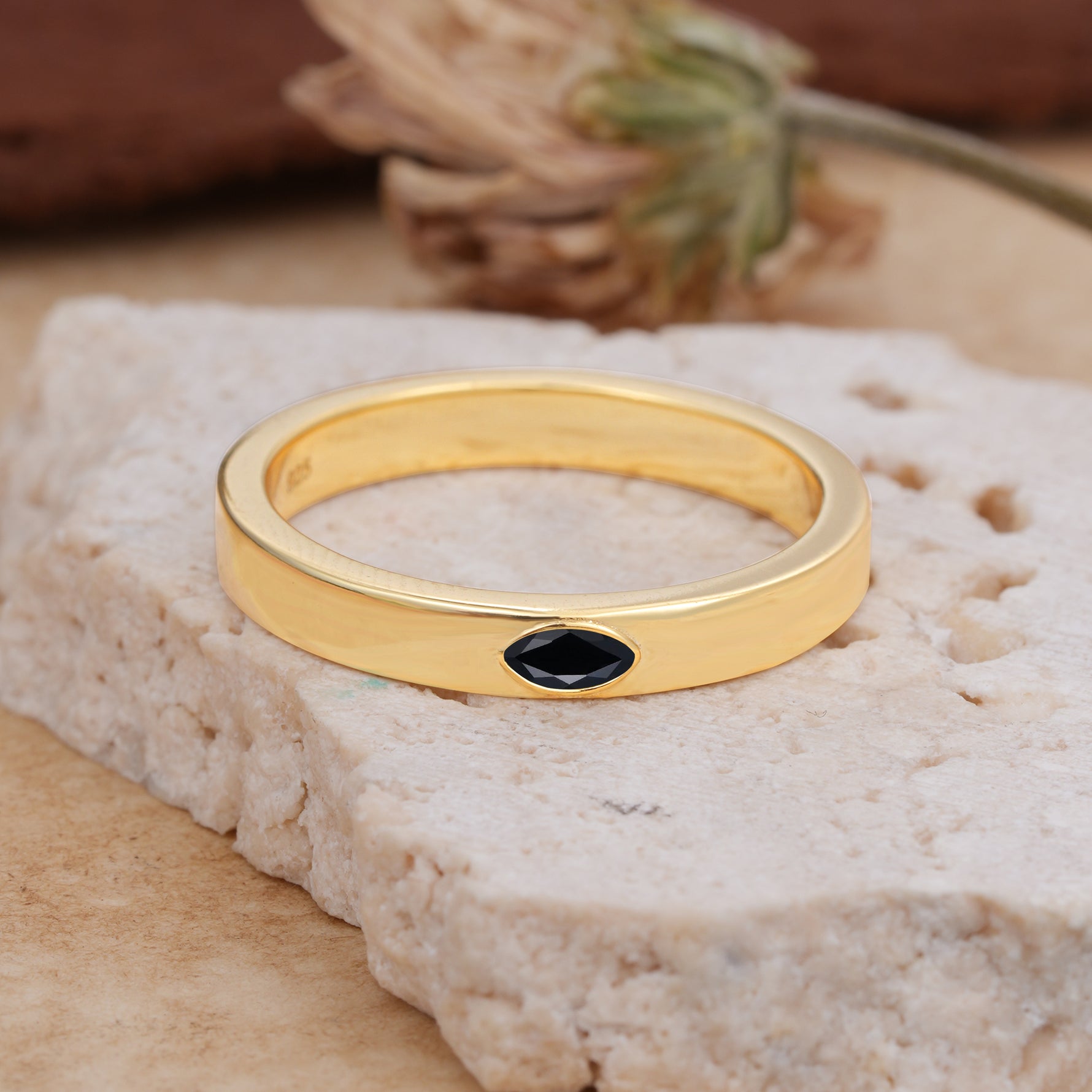 Iuxurious Oval Cut Black Onyx Engagement Men's Ring - Additional view