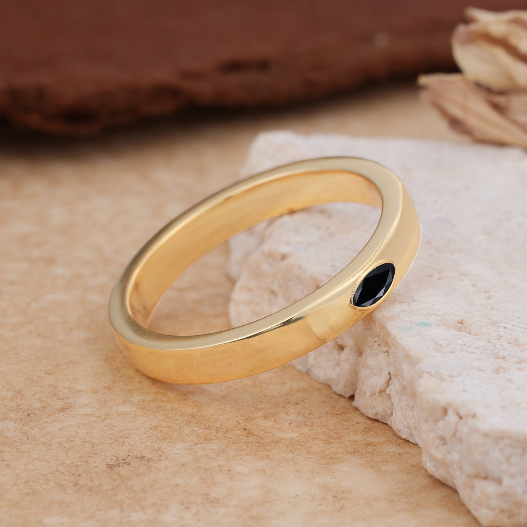 Iuxurious Oval Cut Black Onyx Engagement Men's Ring - Additional view