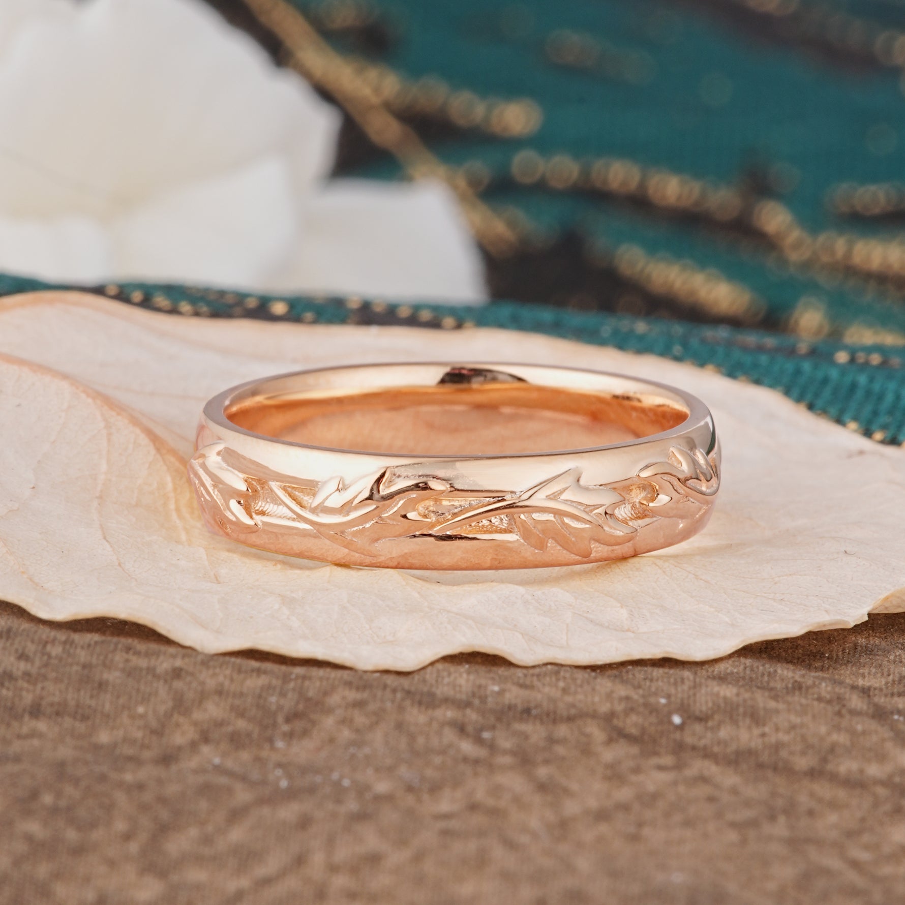 Vintage Leaf Engraved Men's Wedding Band - Additional view