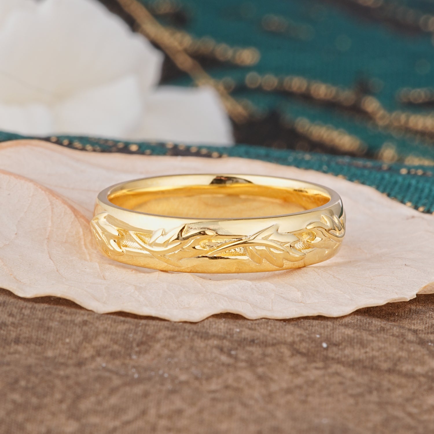 Vintage Leaf Engraved Men's Wedding Band - Additional view