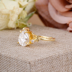 Elegant & Luxurious 5 prong Pear-Cut Moissanite Wedding Band