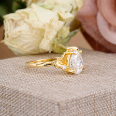 Elegant & Luxurious 5 prong Pear-Cut Moissanite Wedding Band