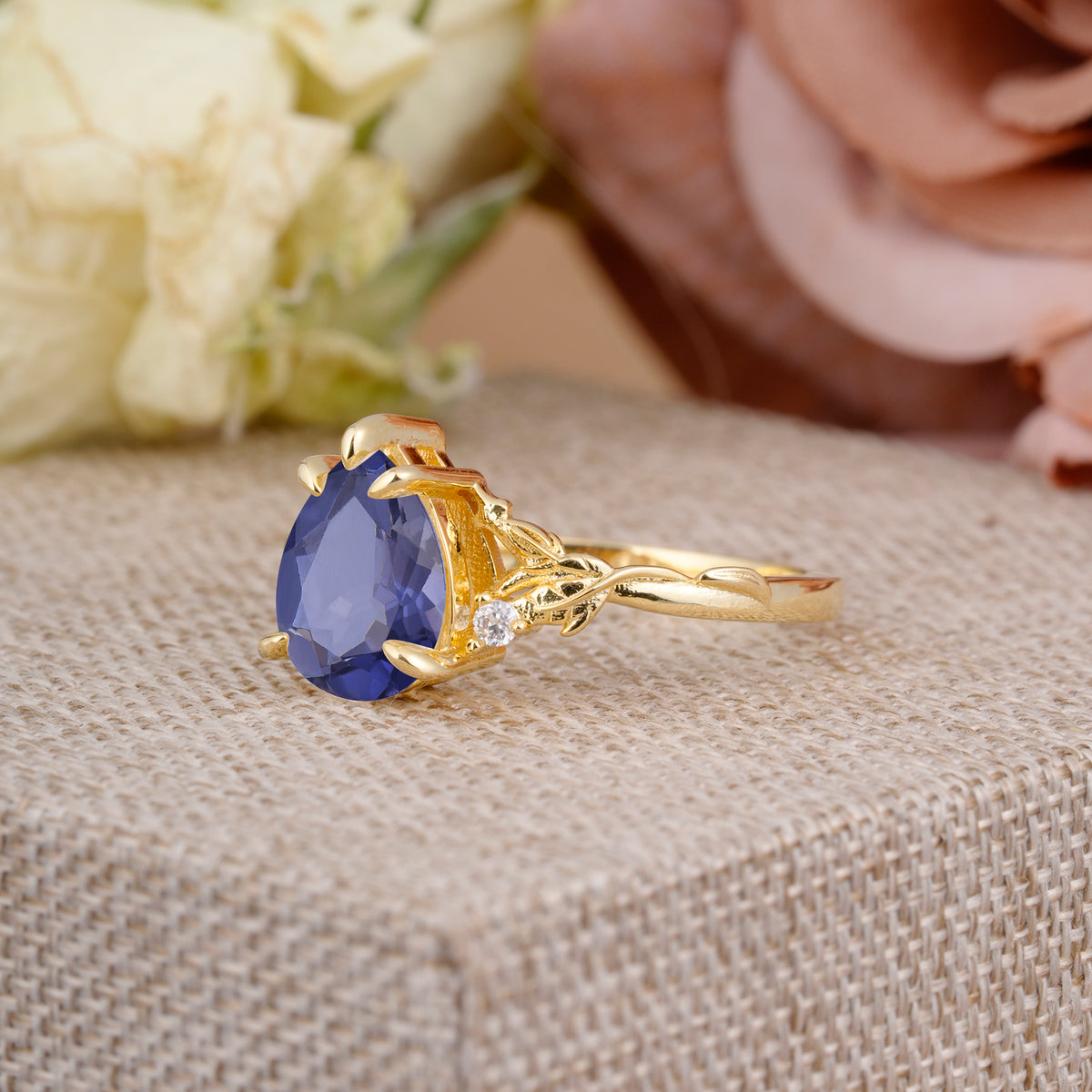 Elegant & Luxurious 5 prong Pear-Cut Tanzanite Engagement Ring - Additional view