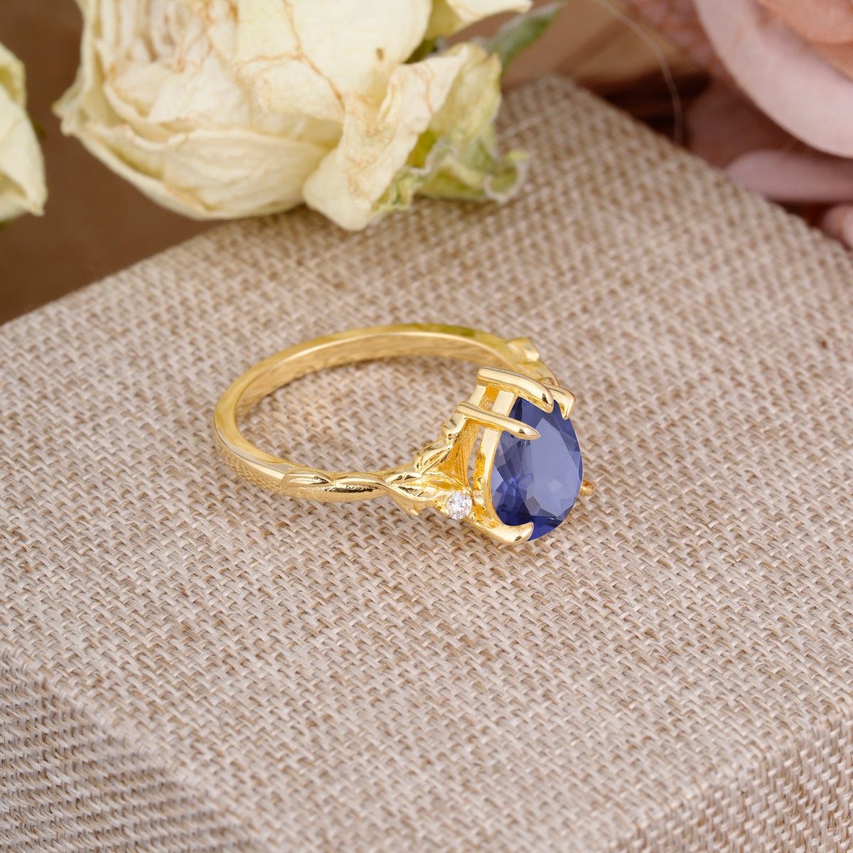 Elegant & Luxurious 5 prong Pear-Cut Tanzanite Engagement Ring - Additional view