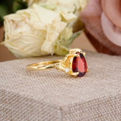 Elegant & Luxurious 5 prong Pear-Cut Natural Garnet Wedding Band