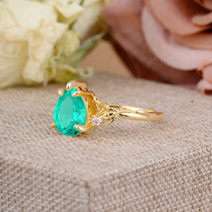 Elegant & Luxurious 5 prong Pear-Cut Emerald Wedding Band