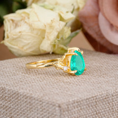 Elegant & Luxurious 5 prong Pear-Cut Emerald Wedding Band
