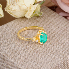 Elegant & Luxurious 5 prong Pear-Cut Emerald Wedding Band
