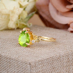 Elegant  Luxurious 5 prong Pear-Cut Natural Peridot Wedding Band