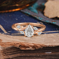 Exquisite 4-Prong Pear Cut Moissanite Engagement Ring