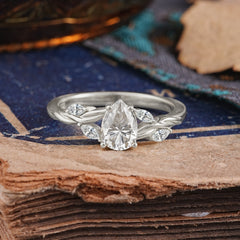 Exquisite 4-Prong Pear Cut Moissanite Engagement Ring