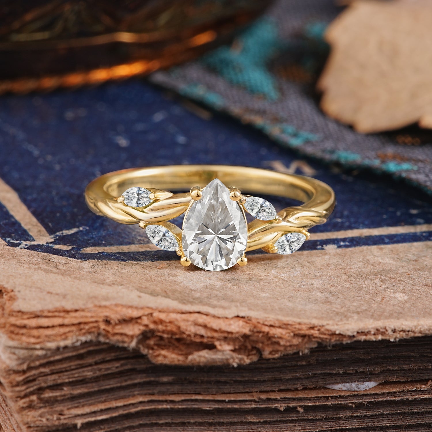 Exquisite 4-Prong Pear Cut Moissanite Engagement Ring