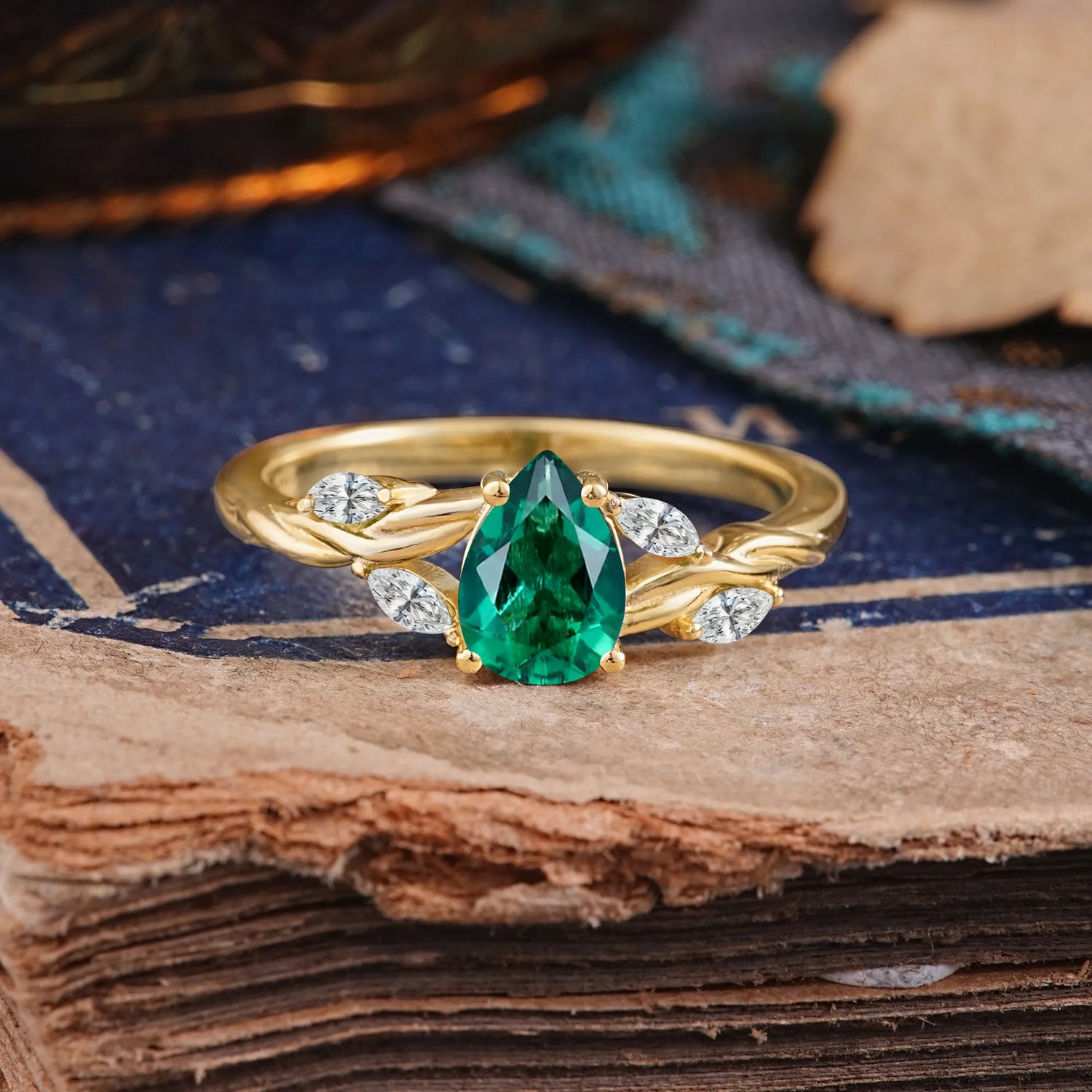 Exquisite 4-Prong Pear Cut Emerald Engagement Ring