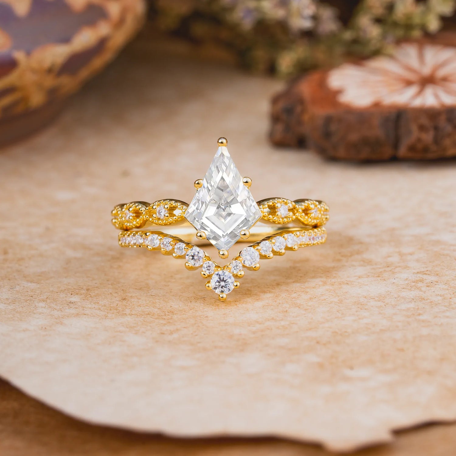 Luxury Vintage 6-Prong Kite-Cut Moissanite Engagement Ring Set
