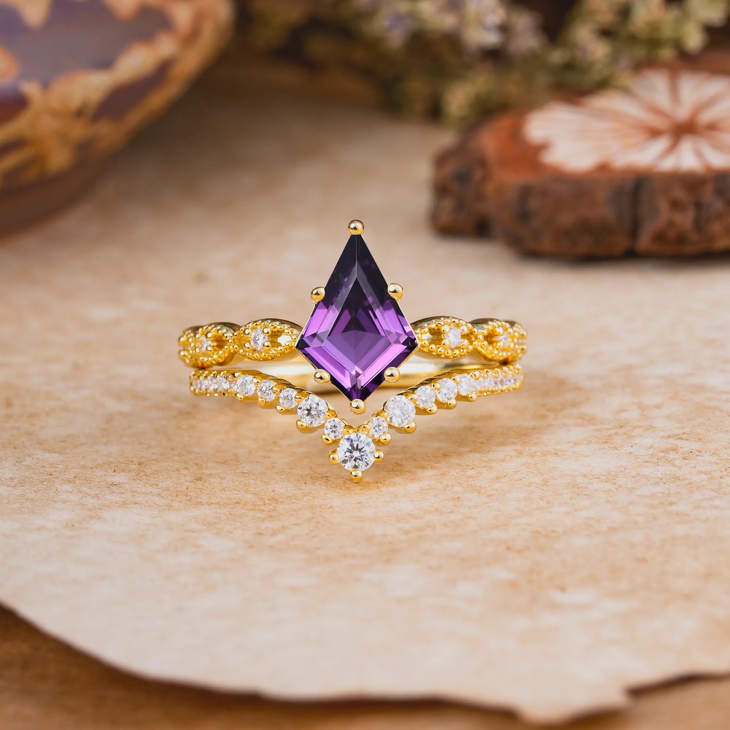 Luxury Vintage 6-Prong Kite-Cut Amethyst Bridal Ring Set