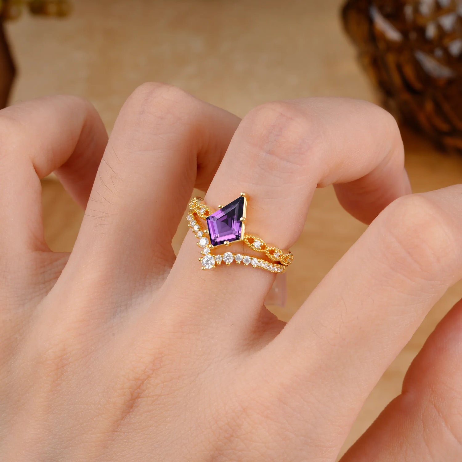 Luxury Vintage 6-Prong Kite-Cut Amethyst Bridal Ring Set