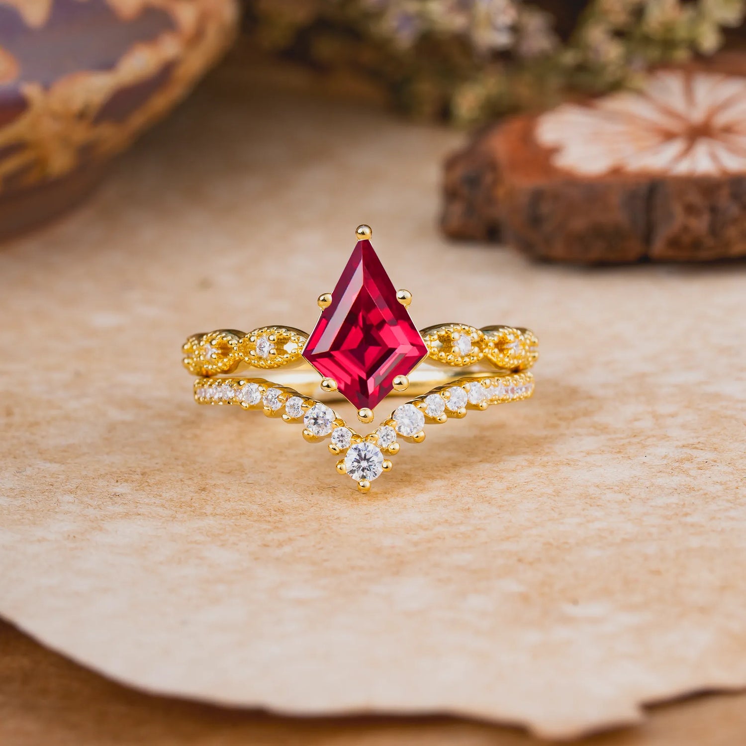 Luxury Vintage 6-Prong Kite-Cut Natural Ruby Bridal Ring Set