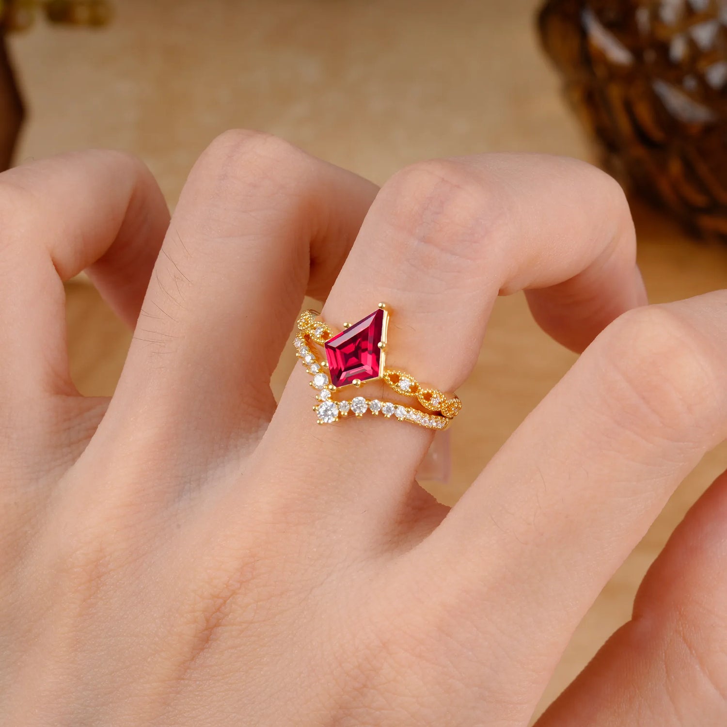 Luxury Vintage 6-Prong Kite-Cut Natural Ruby Bridal Ring Set