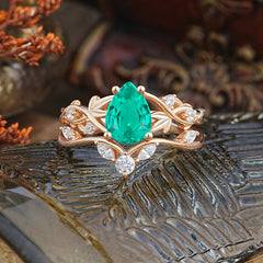 Luxury Nature-Inspired Pear Cut Vintage White 4 Prong Emerald Ring Pave Engagement Ring Set