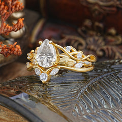 Luxury Nature-Inspired Pear Cut Vintage White 4 Prong Moissanite Ring Pave Engagement Ring Set
