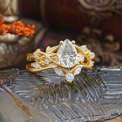 Luxury Nature-Inspired Pear Cut Vintage White 4 Prong Moissanite Ring Pave Engagement Ring Set