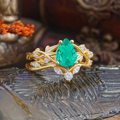 Luxury Nature-Inspired Pear Cut Vintage White 4 Prong Emerald Ring Pave Engagement Ring Set