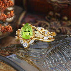 Luxury Nature-Inspired Pear Cut Vintage White 4 Prong Peridot Ring Pave Engagement Ring Set