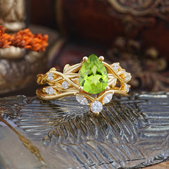 Luxury Nature-Inspired Pear Cut Vintage White 4 Prong Peridot Ring Pave Engagement Ring Set